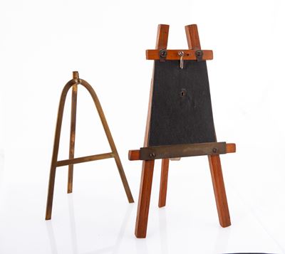 2 Porta Orologi a Forma di Cavalletto di Legno ed Ottone