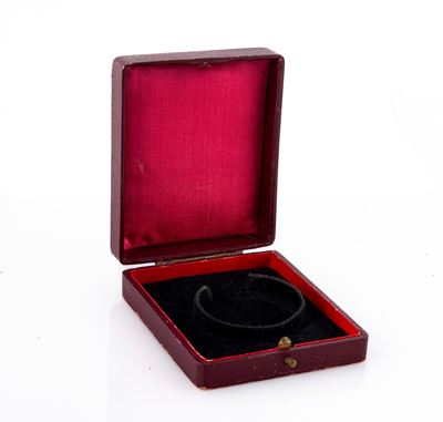 Scatola Porta Orologio in Legno Rivestita di Percallina. Ernest Goode's Watches Londra