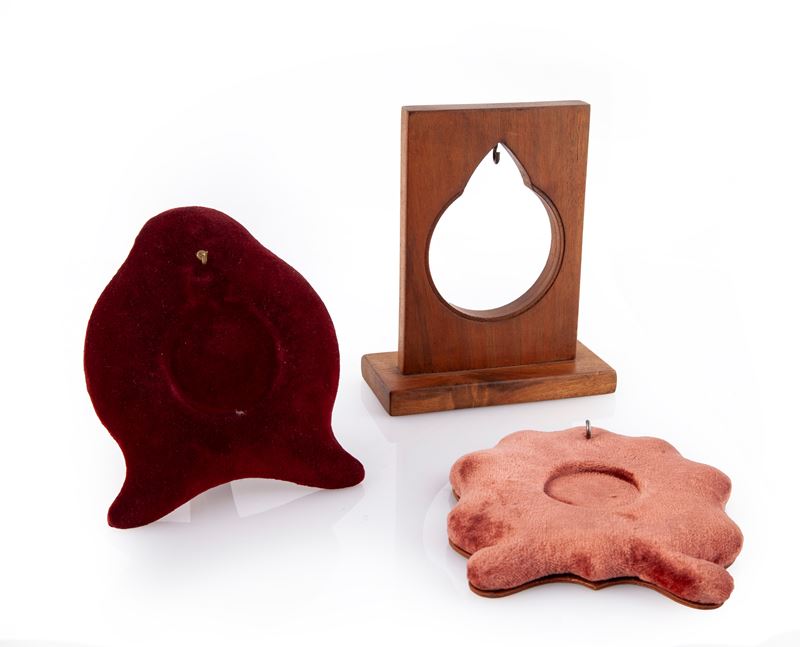 3 Porta Orologi in Legno (2 da Tavolo e 1 da Parete di Cui 2 Rivestiti in Velluto)