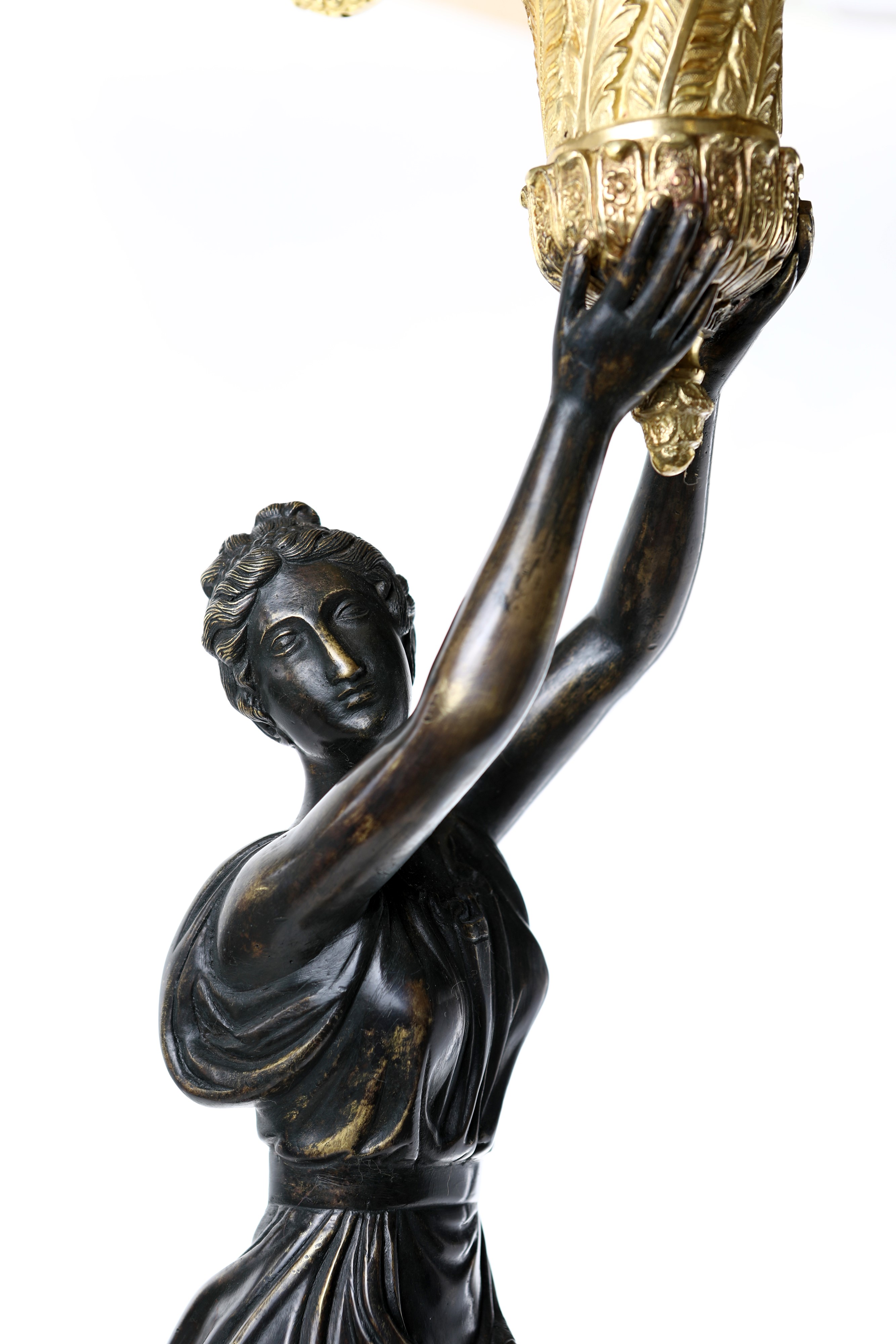 Coppia di Grandi Candelabri in Bronzo Dorato e Brunito a Dieci Luci, Francia, Seconda Metà del XI...