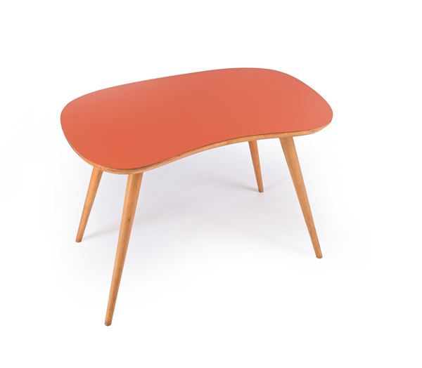 Tavolino in legno con piano in laminato rosso