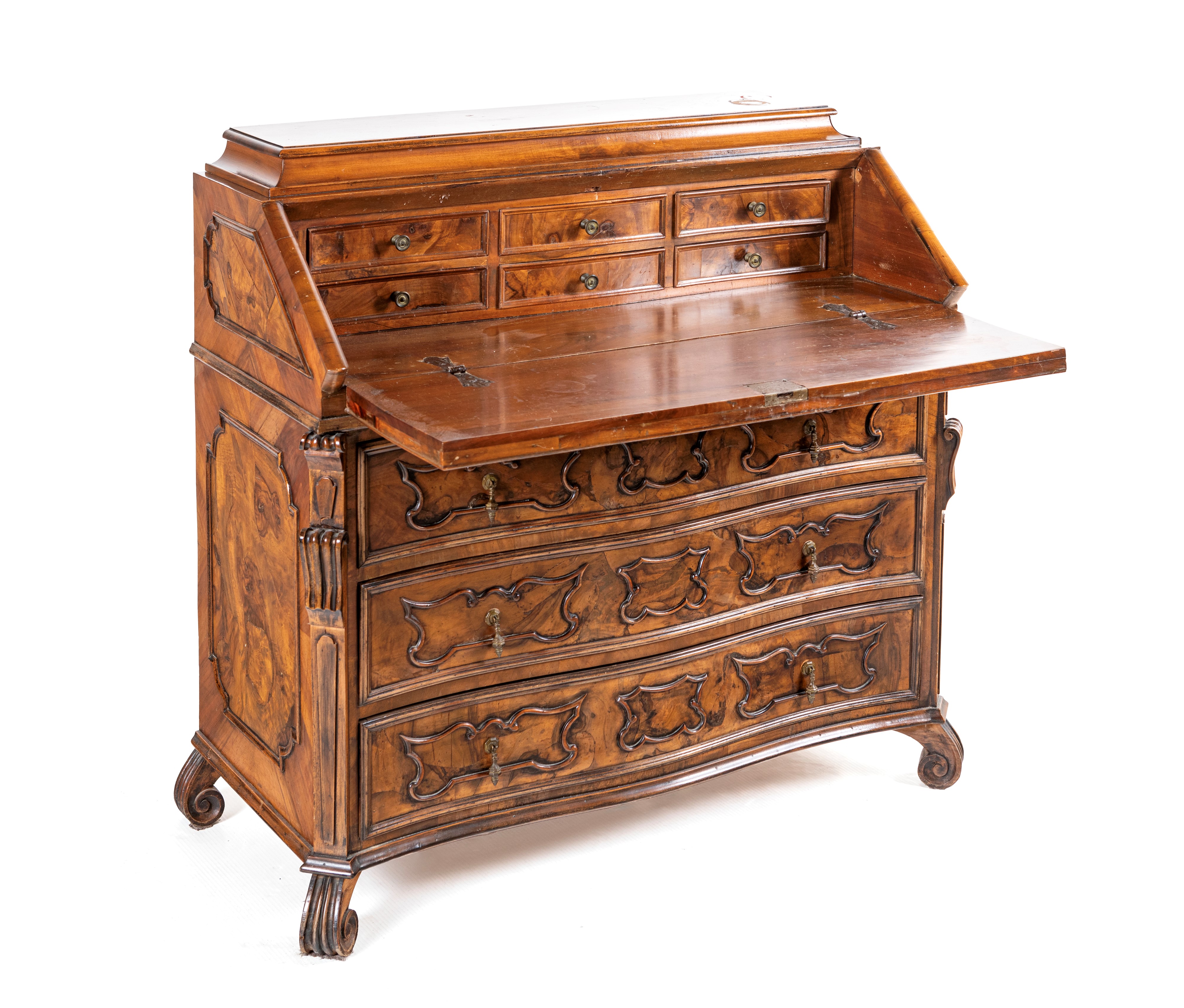 Cassettone a ribalta in noce e radica, Lombardia