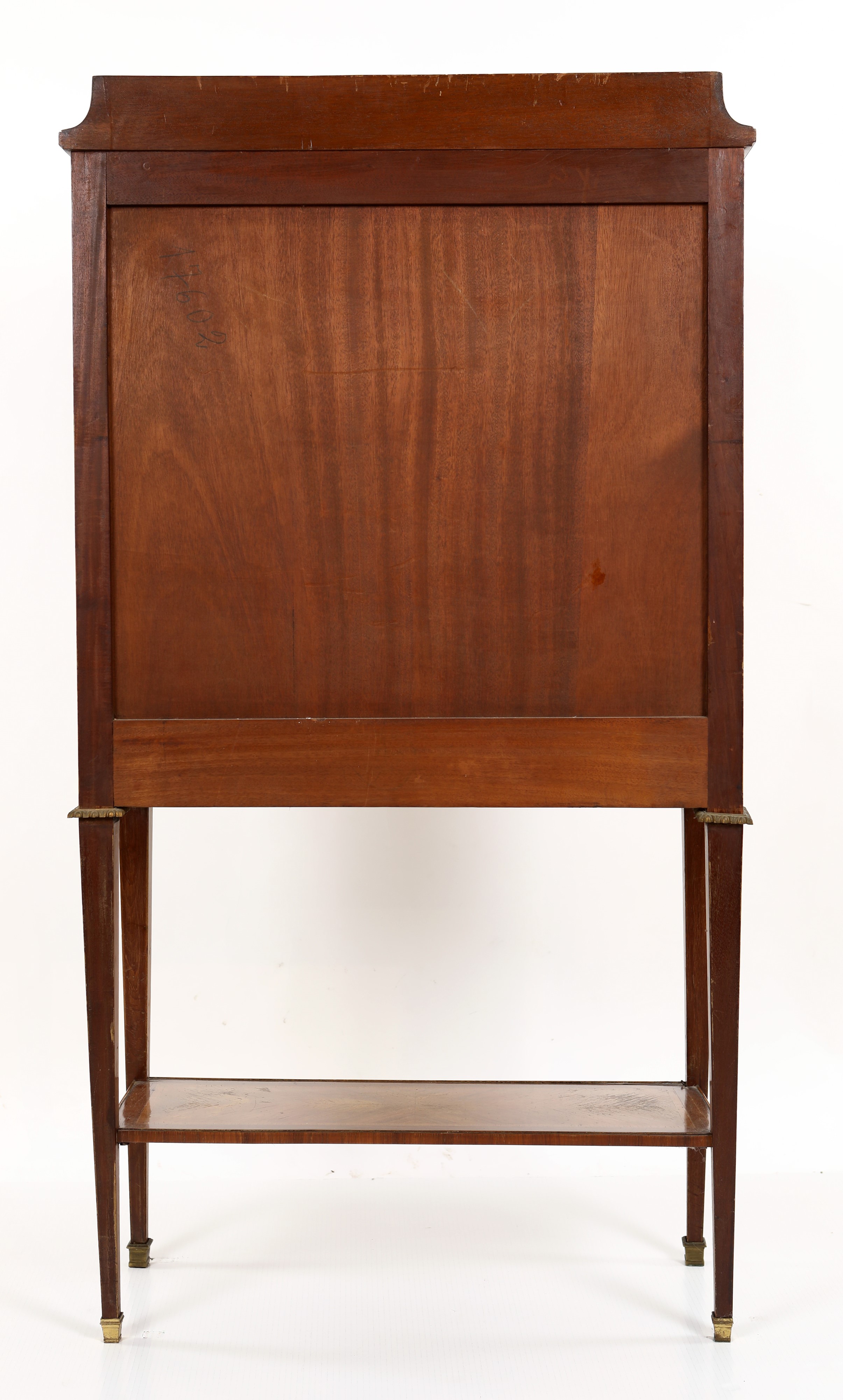 Mobile a due sportelli in legno intarsiato, Inghilterra, fine del XIX/inizi del XX secolo