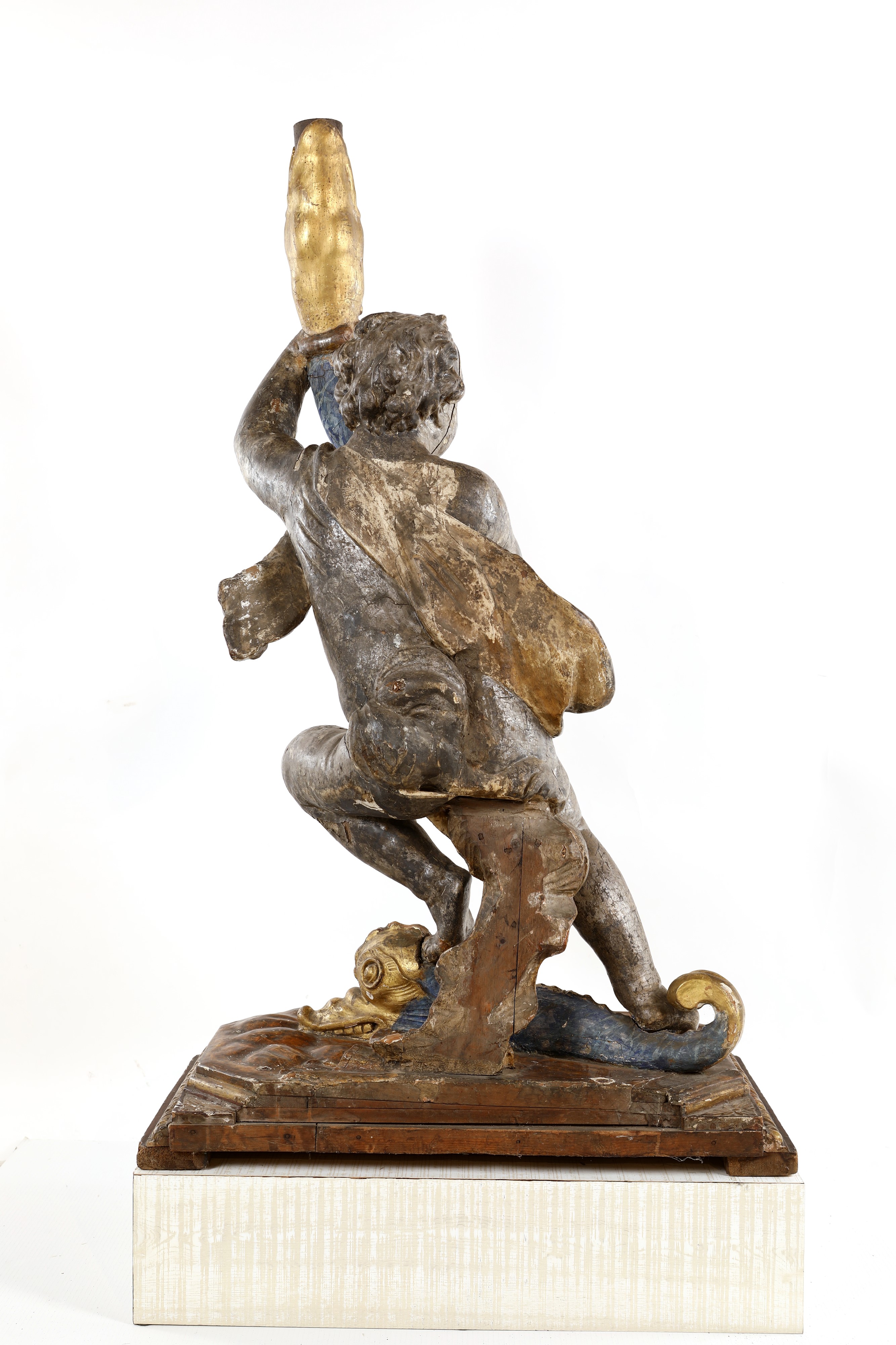 Scultura Reggicero in Legno Argentato, Dipinto e Dorato, XVIII Secolo