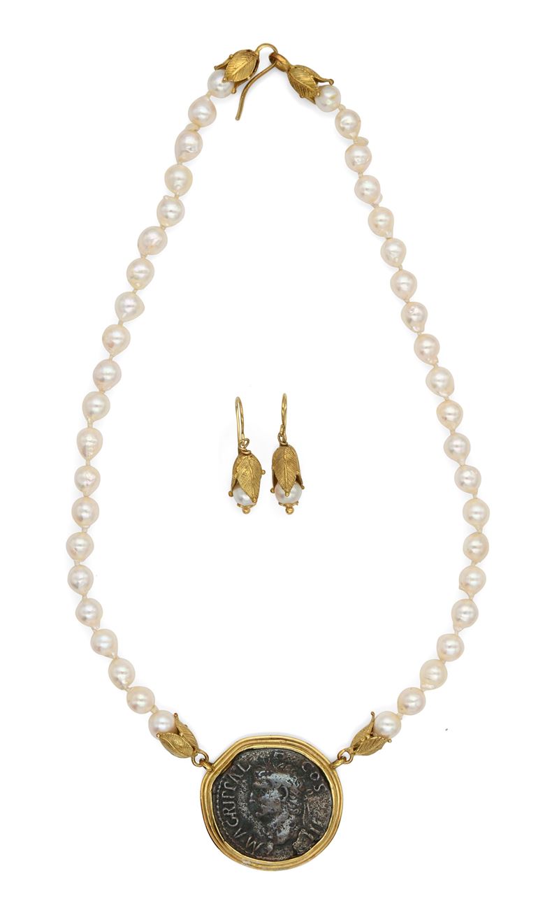 Parure Collana e Orecchini in Oro, Perle, Monete