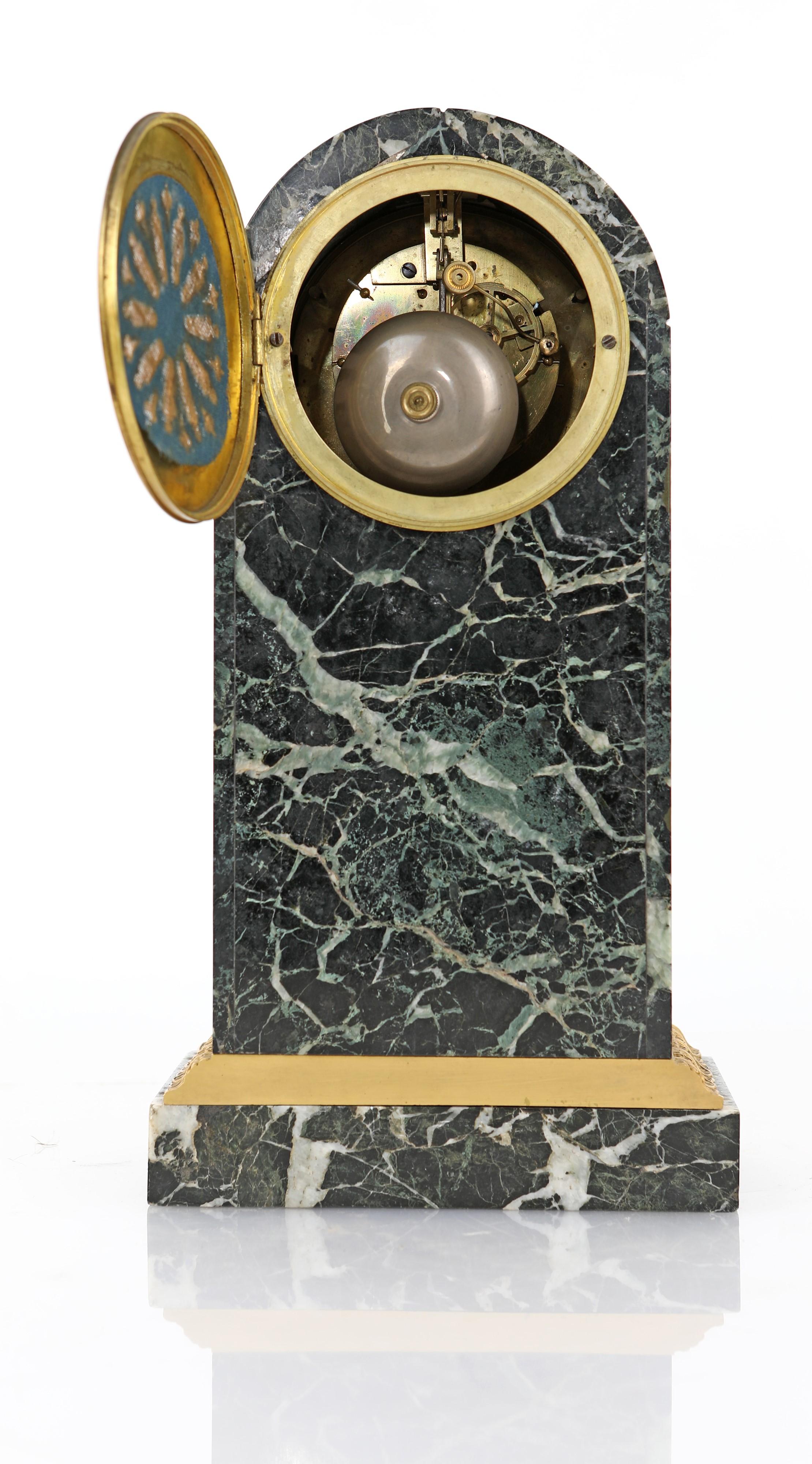 Orologio in Marmo Verde a Forma di Stele con Finiture Ornamentali in Bronzo Dorato, Moulé Bordeau...