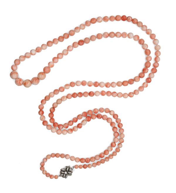 Collana in corallo rosa, oro e brillanti