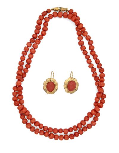 Parure di Collana e Orecchini in Oro e Corallo