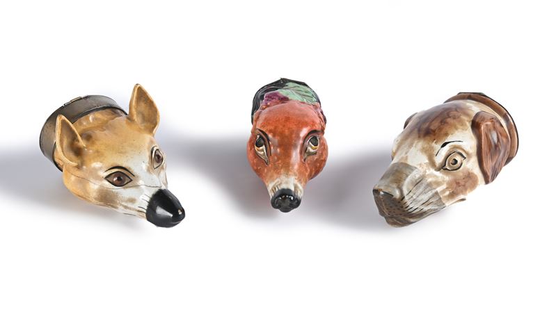 Tre porta polvere zoomorfi in ceramica policroma, Staffordshire, Inghilterra, XIX secolo