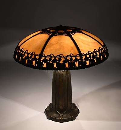 Lampada in Fusione di Metallo con Diffusore in Pasta Vitrea Gialla, Arts And Crafts, Probabilment...
