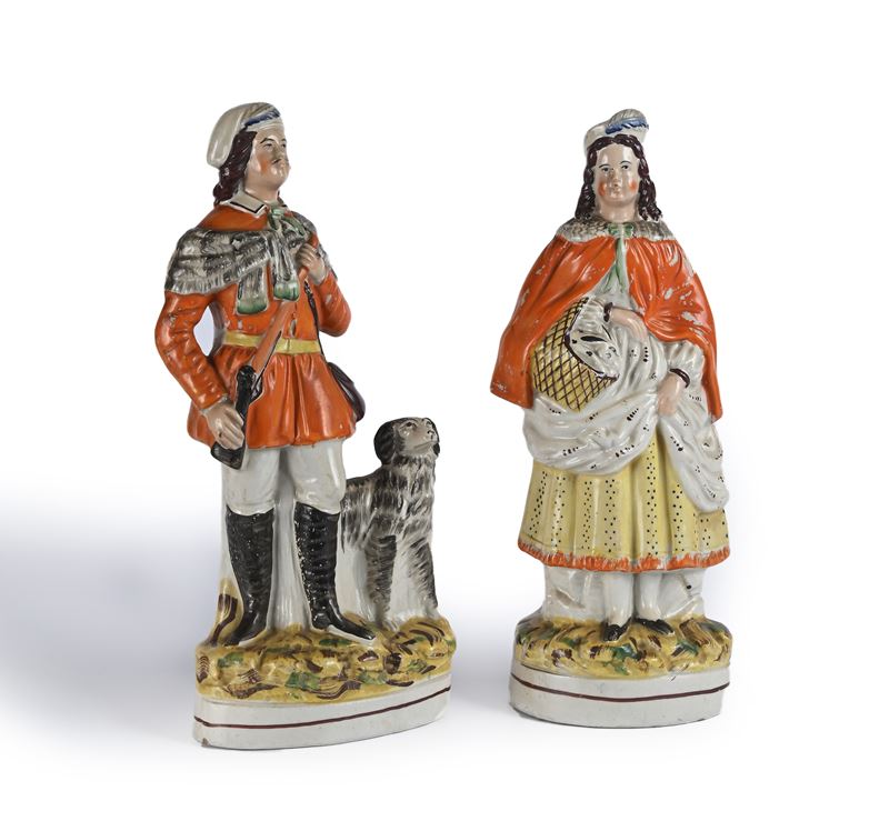 Due figure vittoriane in terraglia policroma, Staffordshire, Inghilterra, metà del XIX secolo