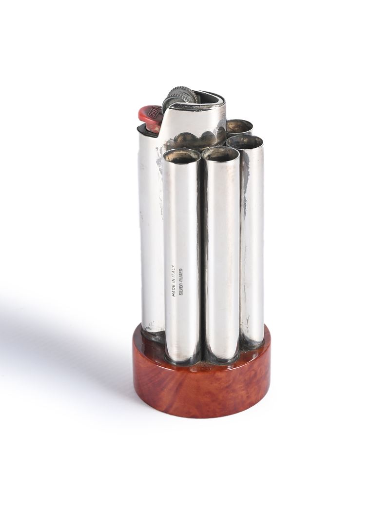 Accendino da tavolo in metallo con portasigarette