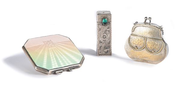 Tre accessori femminili in argento e in metallo argentato