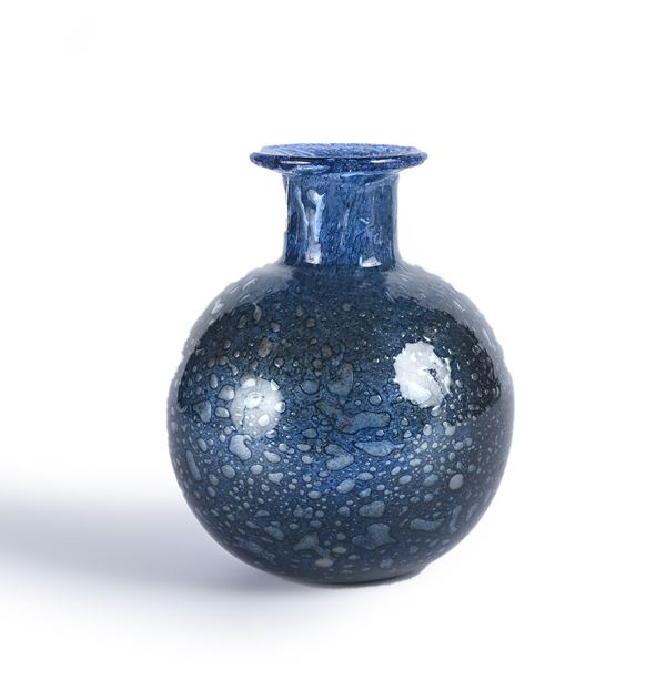 Vaso in vetro blu con bolle, arte vetraria muranese
