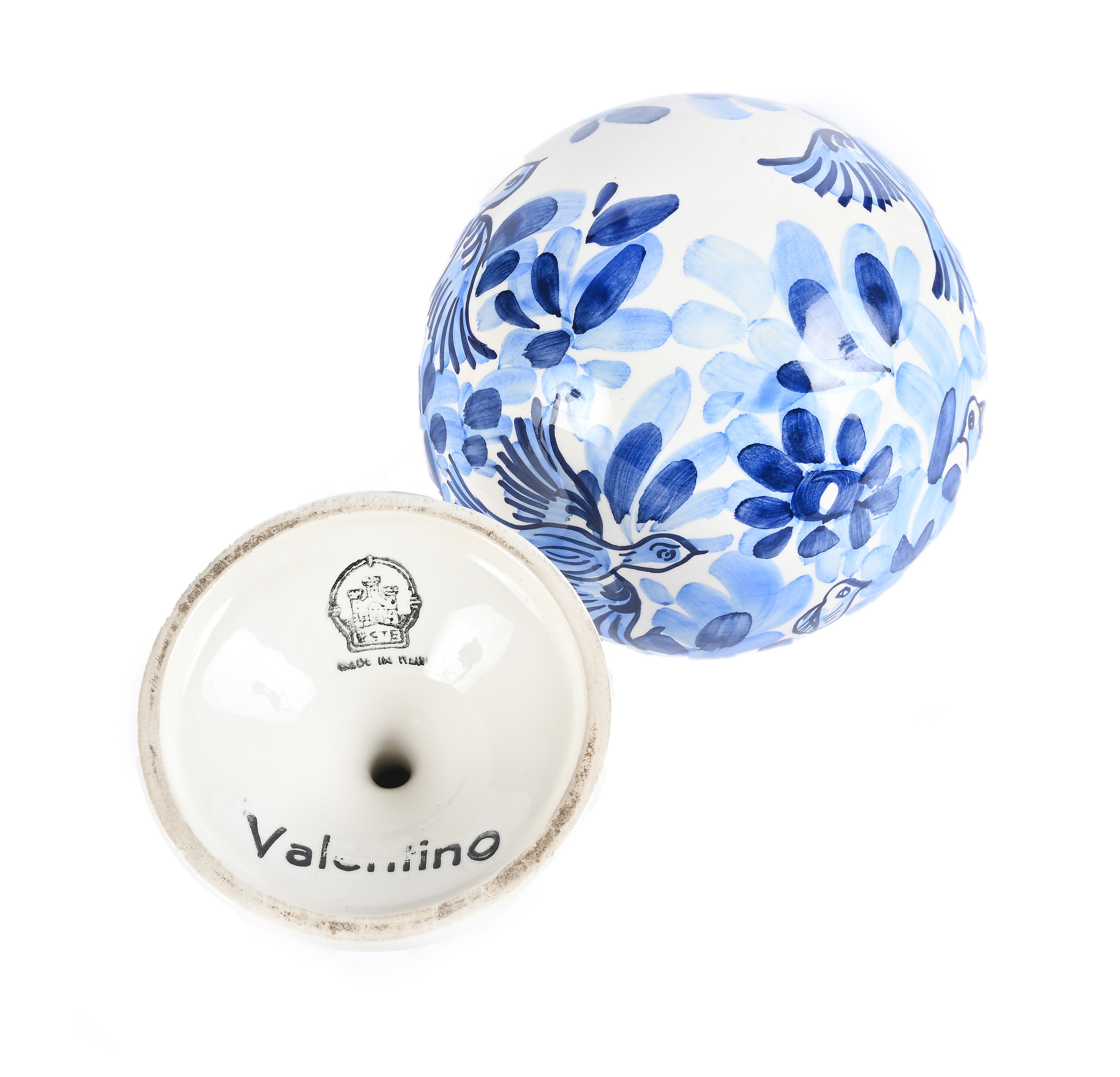 Tre sfere decorative in ceramica bianca e blu, manifattura D'Este per Valentino