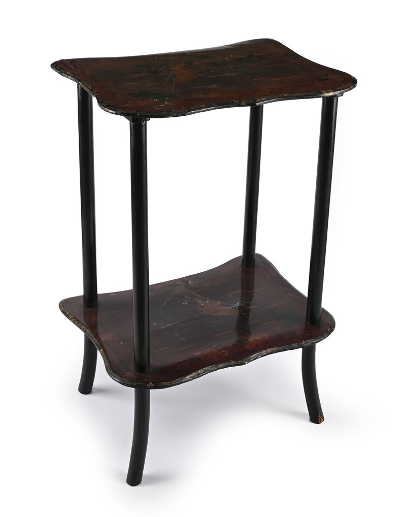 Etagère a due ripiani in legno laccato, inizi del XX secolo