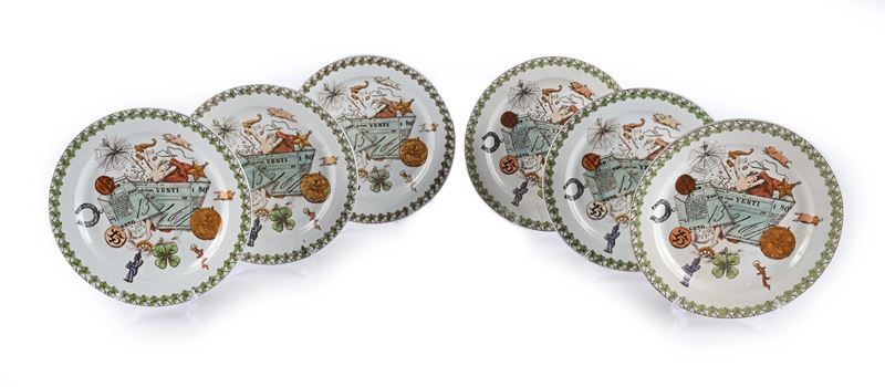 Sei piatti da dolce in terraglia policroma, serie “Fortuna”, Società Ceramica Richard, Milano, An...