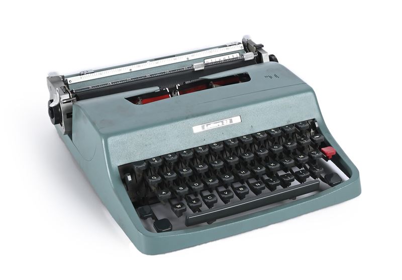 Olivetti Lettera 32 con custodia da trasporto