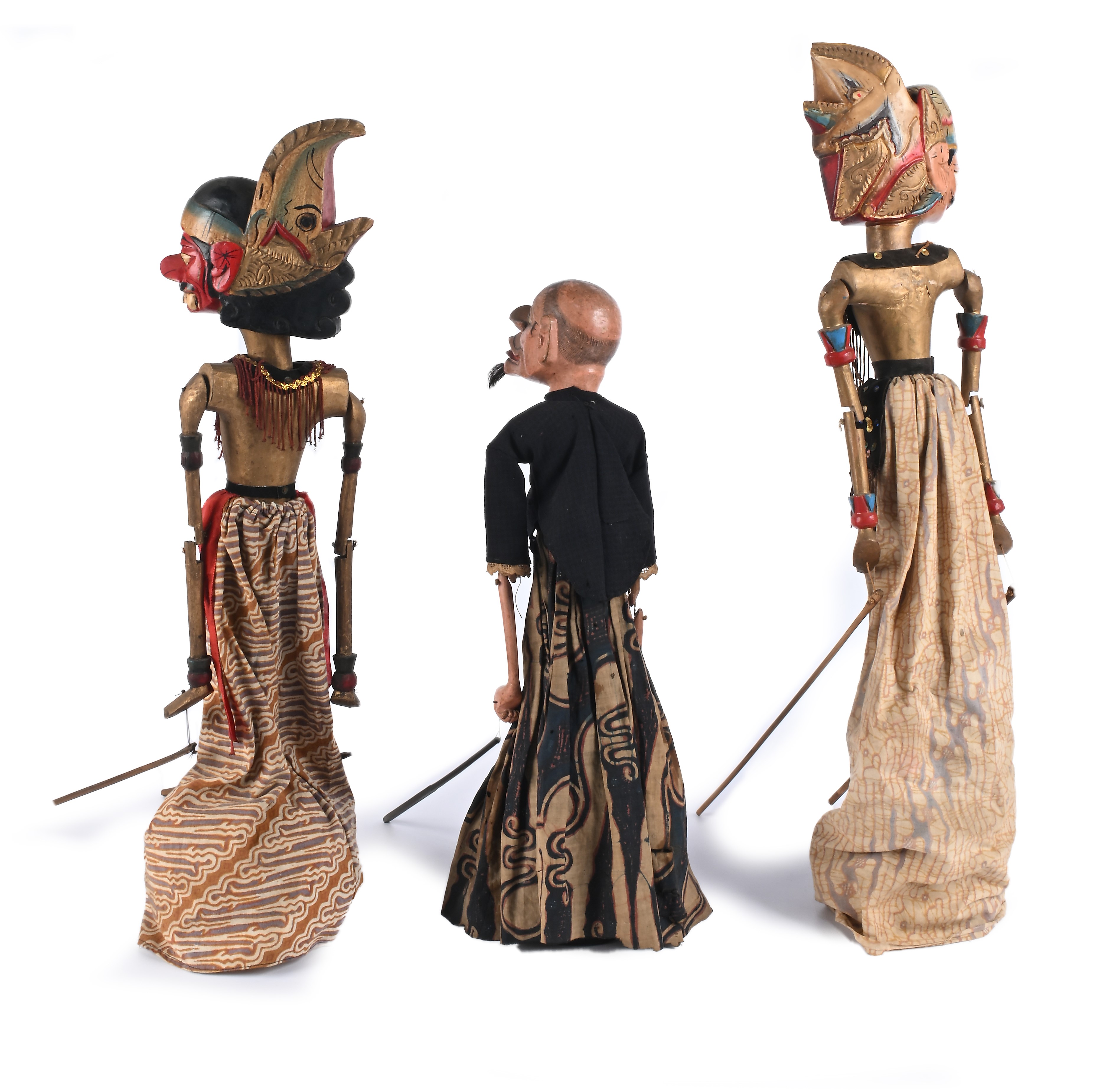 Tre burattini sundanesi del teatro Wayang Golek, Giava occidentale, Indonesia, fine XIX/inizi XX ...