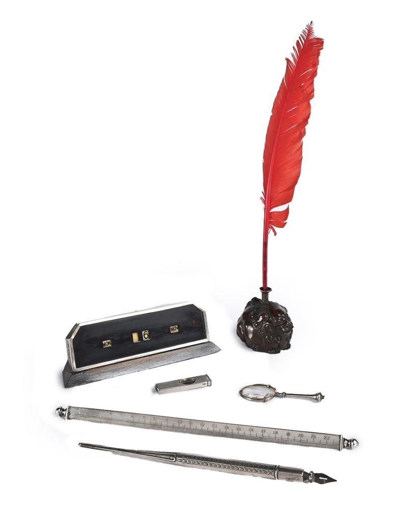 Sei oggetti da scrivania in argento e metallo argentato