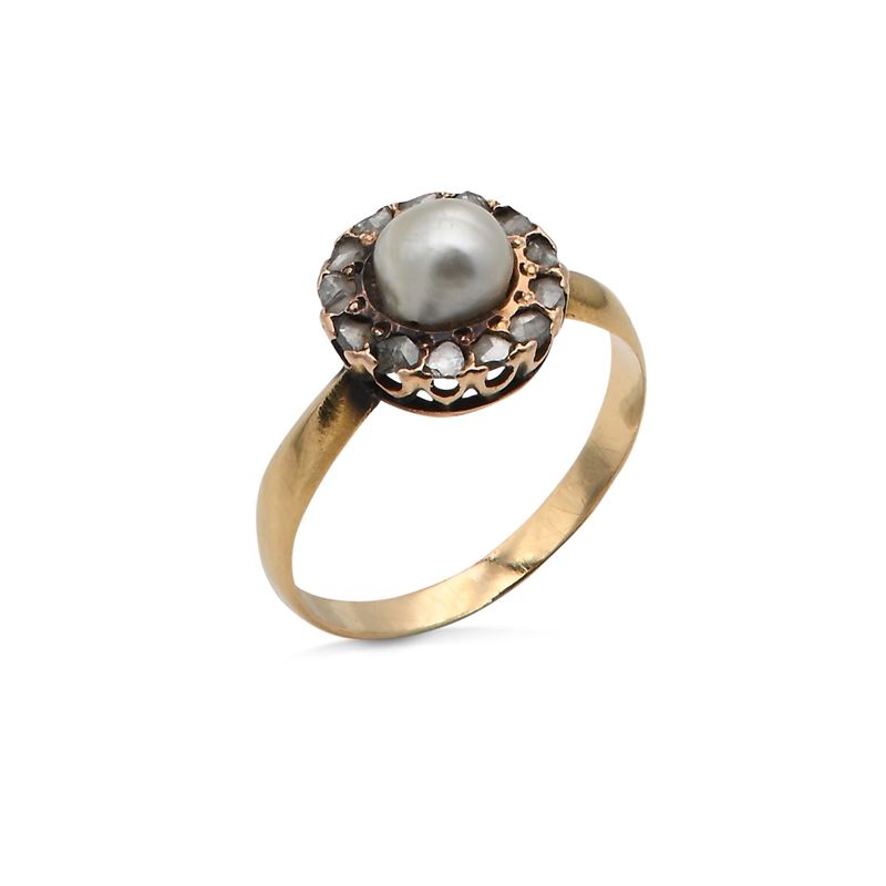 Anello Antico in Oro, Diamanti e Perla