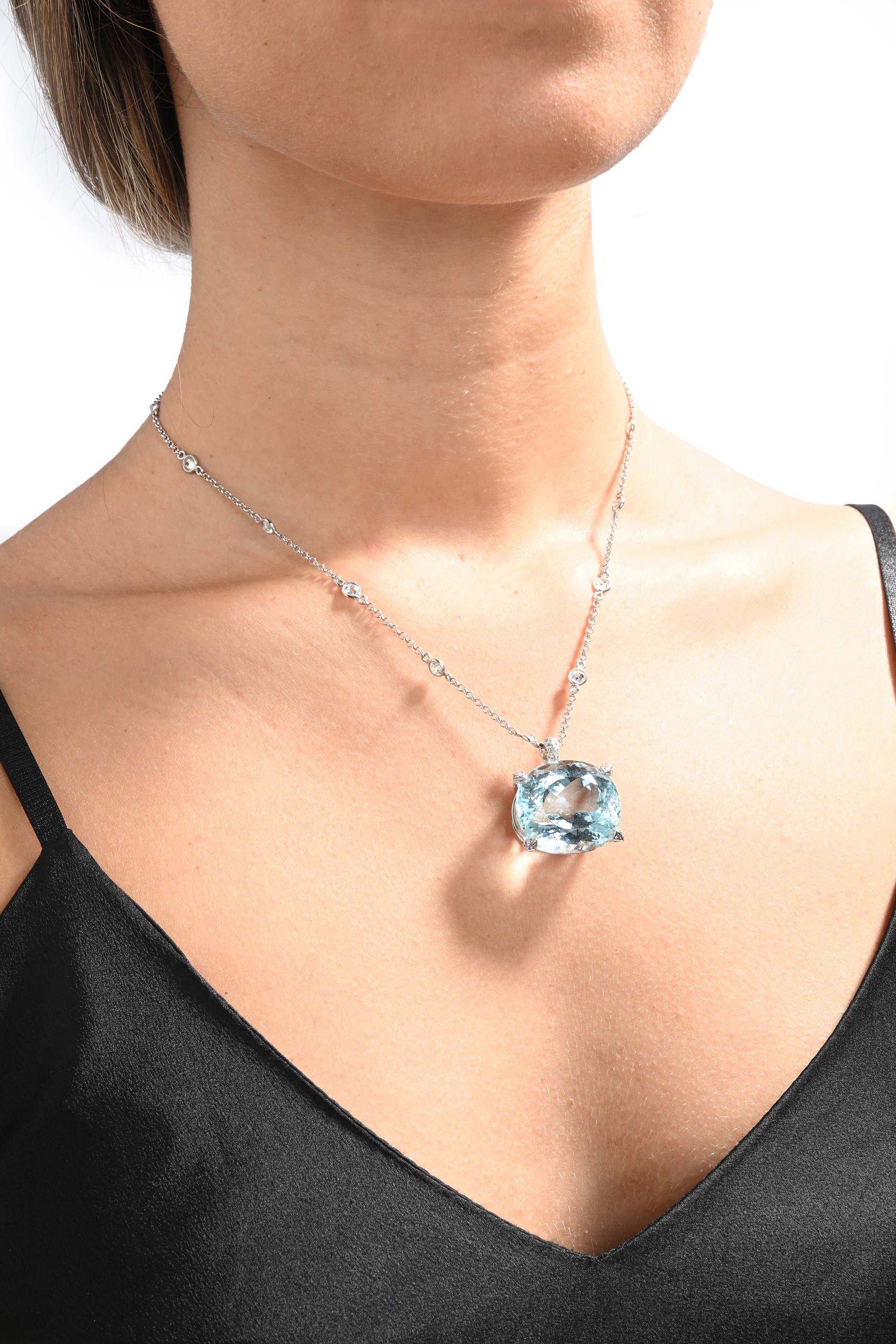 Pendente in Oro, Acquamarina e Brillanti, con Catena in Argento e Pietre Incolori
