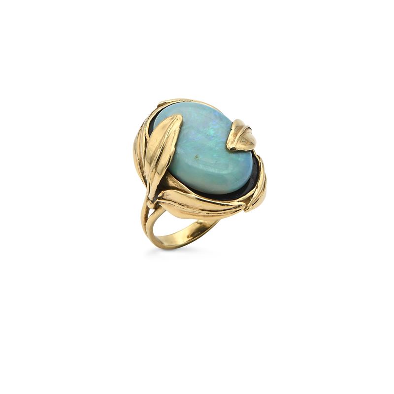 Anello in Oro e Opale