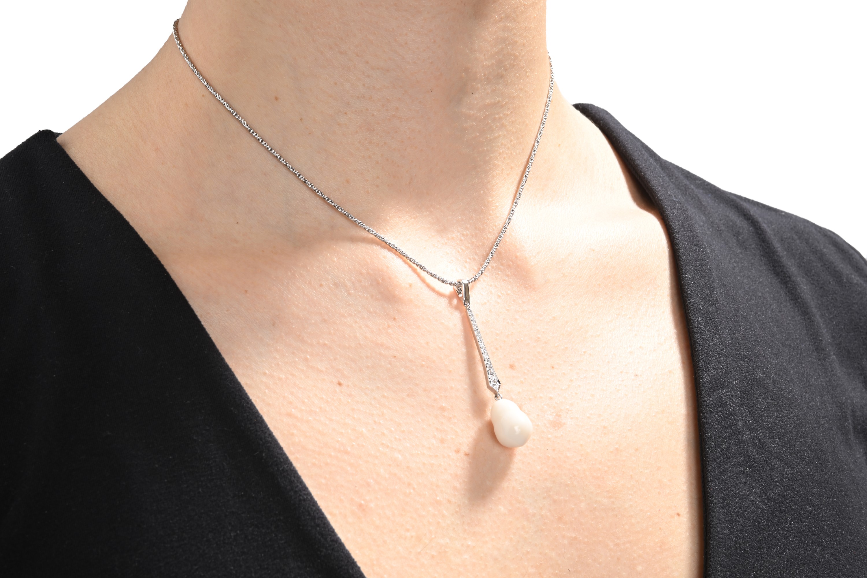 Pendente in oro, brillanti e perla Quahog