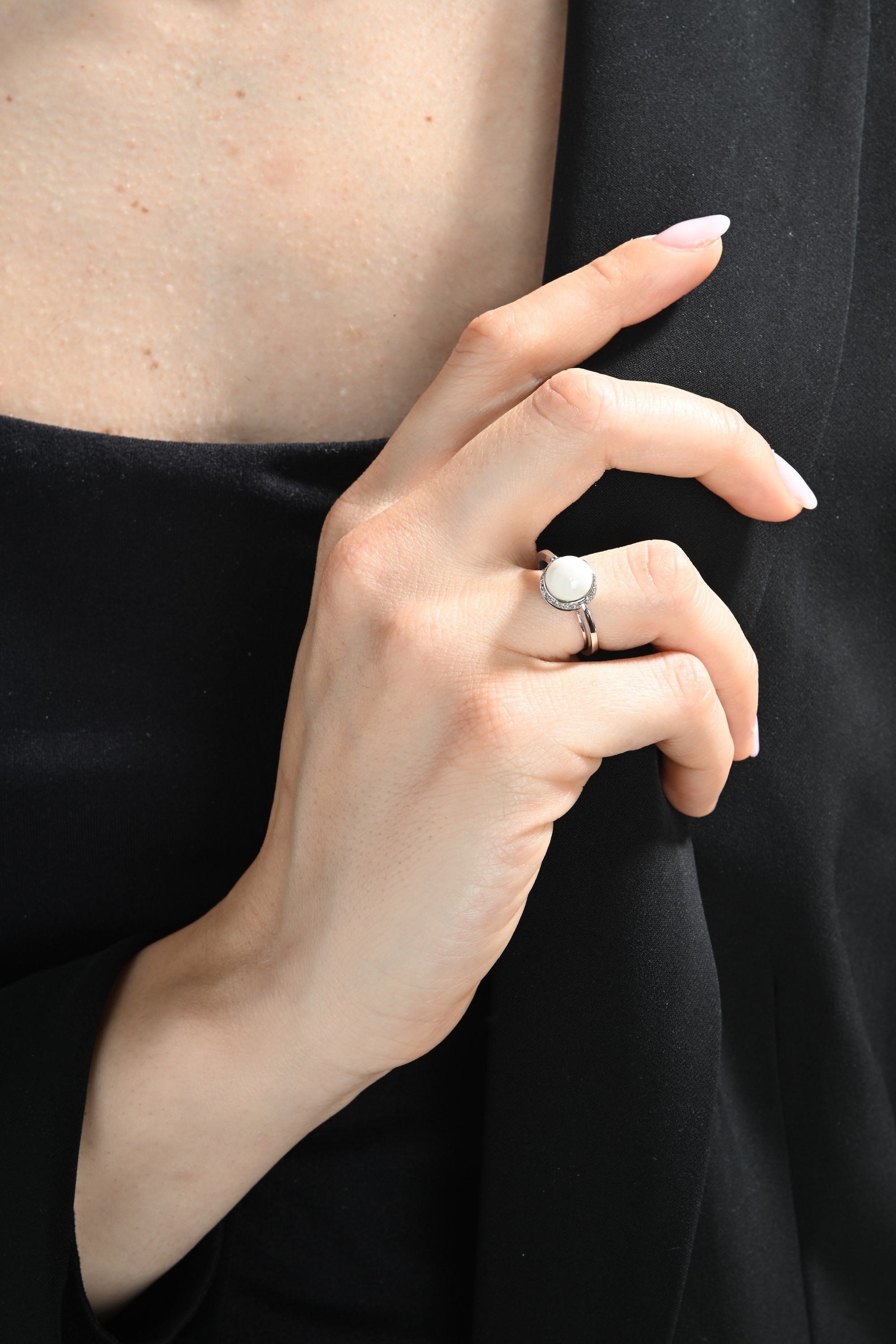 Anello in oro, brillanti e perla Quahog