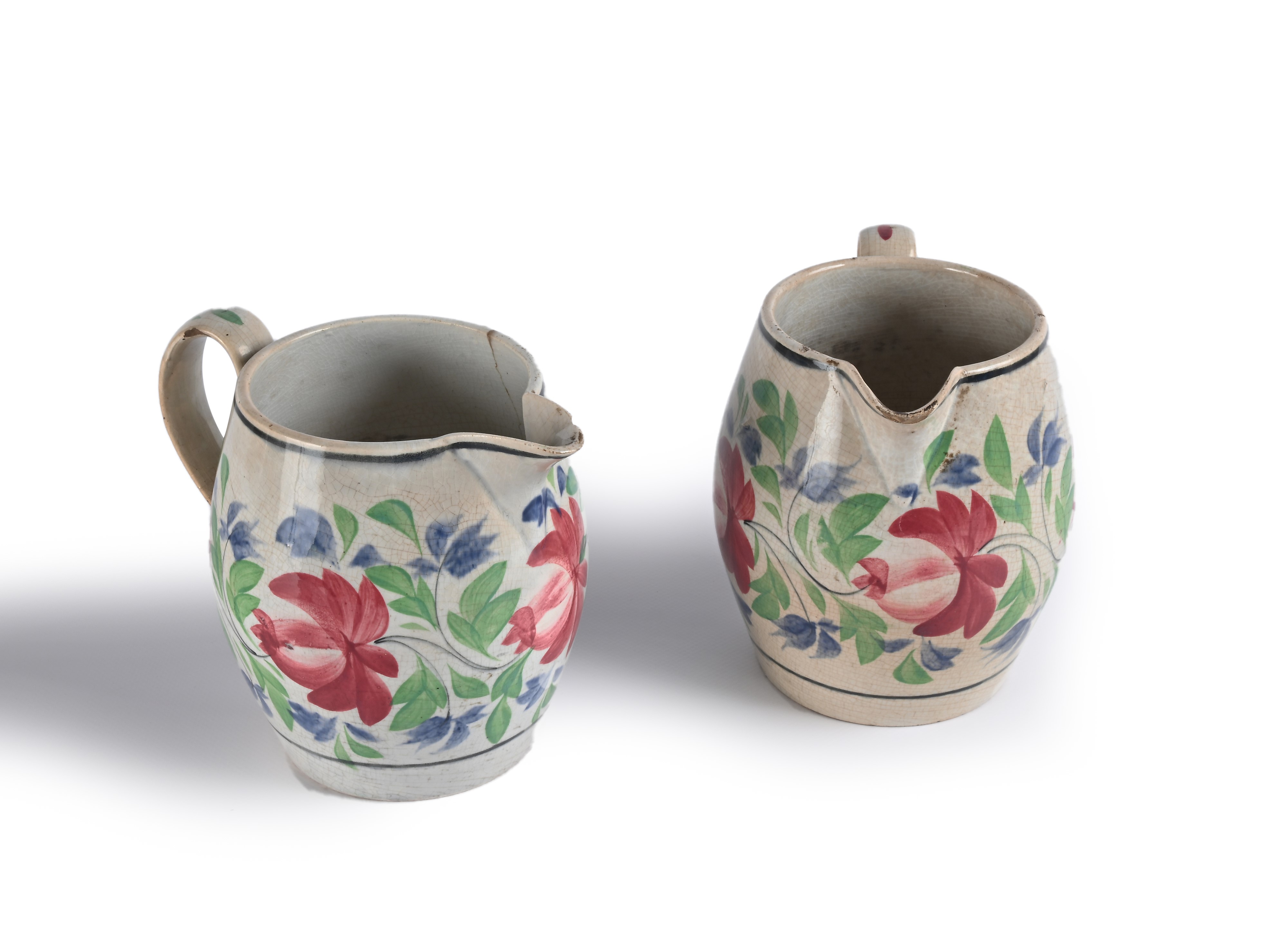 Coppia di brocche in ceramica policroma, fine del XIX secolo