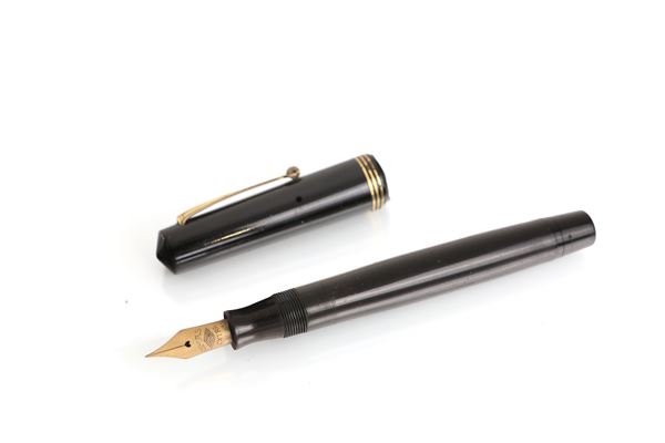 Omas Extra - Penna stilografica vintage in celluloide nera con particolari dorati