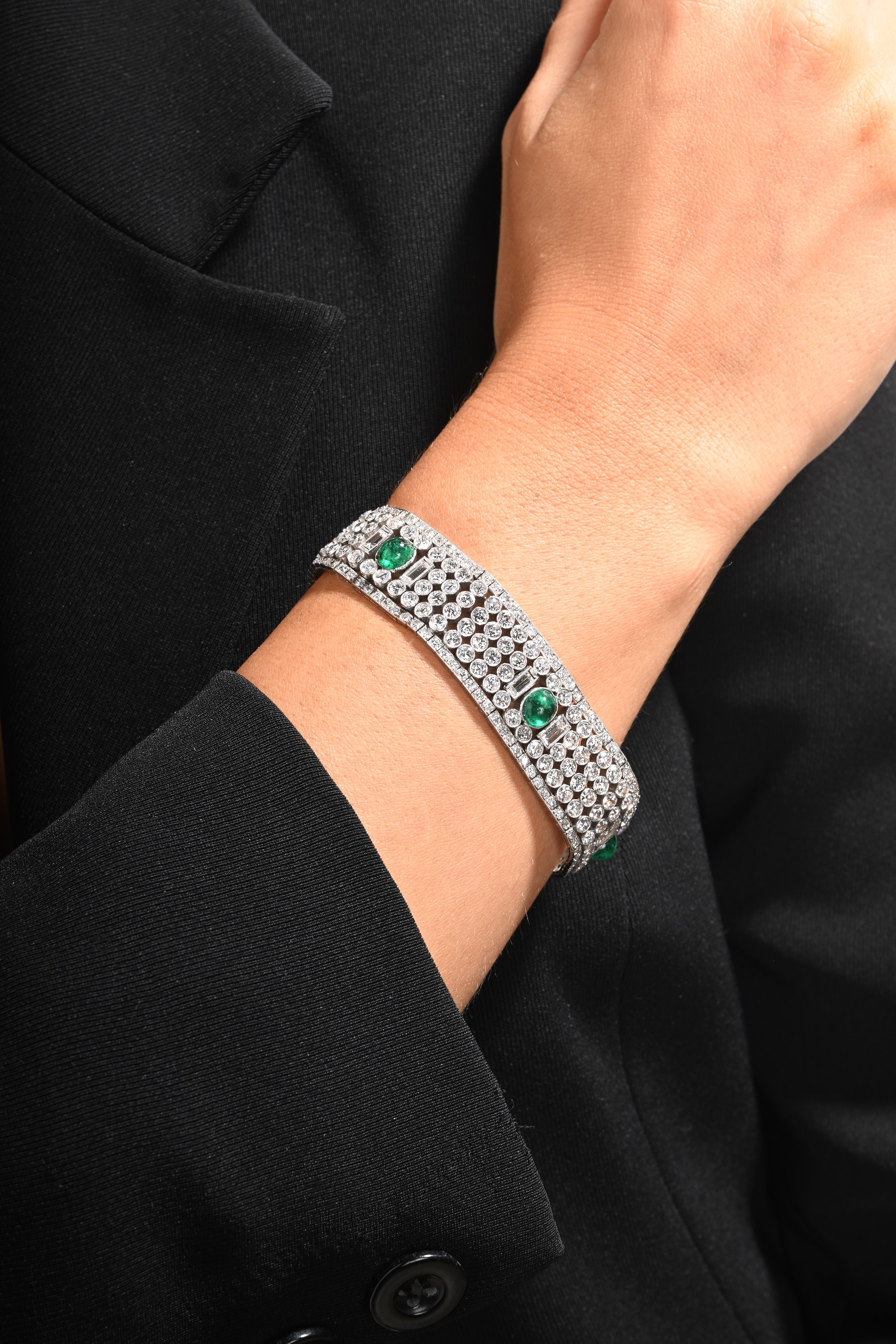 Bracciale Decò in Oro, Platino, Diamanti e Smeraldi