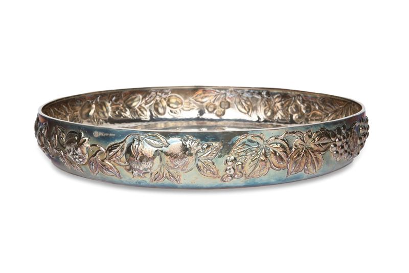 Grande Centrotavola in Argento 800/000 Sbalzato e Cesellato, Brandimarte, Firenze