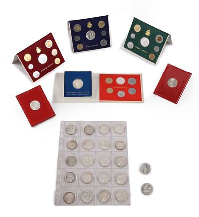 Lotto 4 Serie Divisionali 1981, 1990, 1992, 1993 Giovanni Paolo II e 25 Monete da 500 e 1.000 Lir...