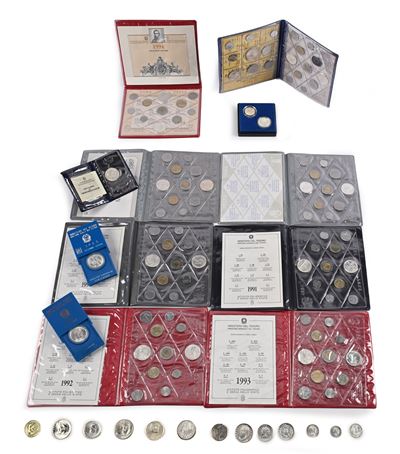 Lotto 9 Serie Divisionali 1970, 1986-1994; 18 Pezzi da 100, 200, 500 e 1.000 Lire Repubblica Ital...