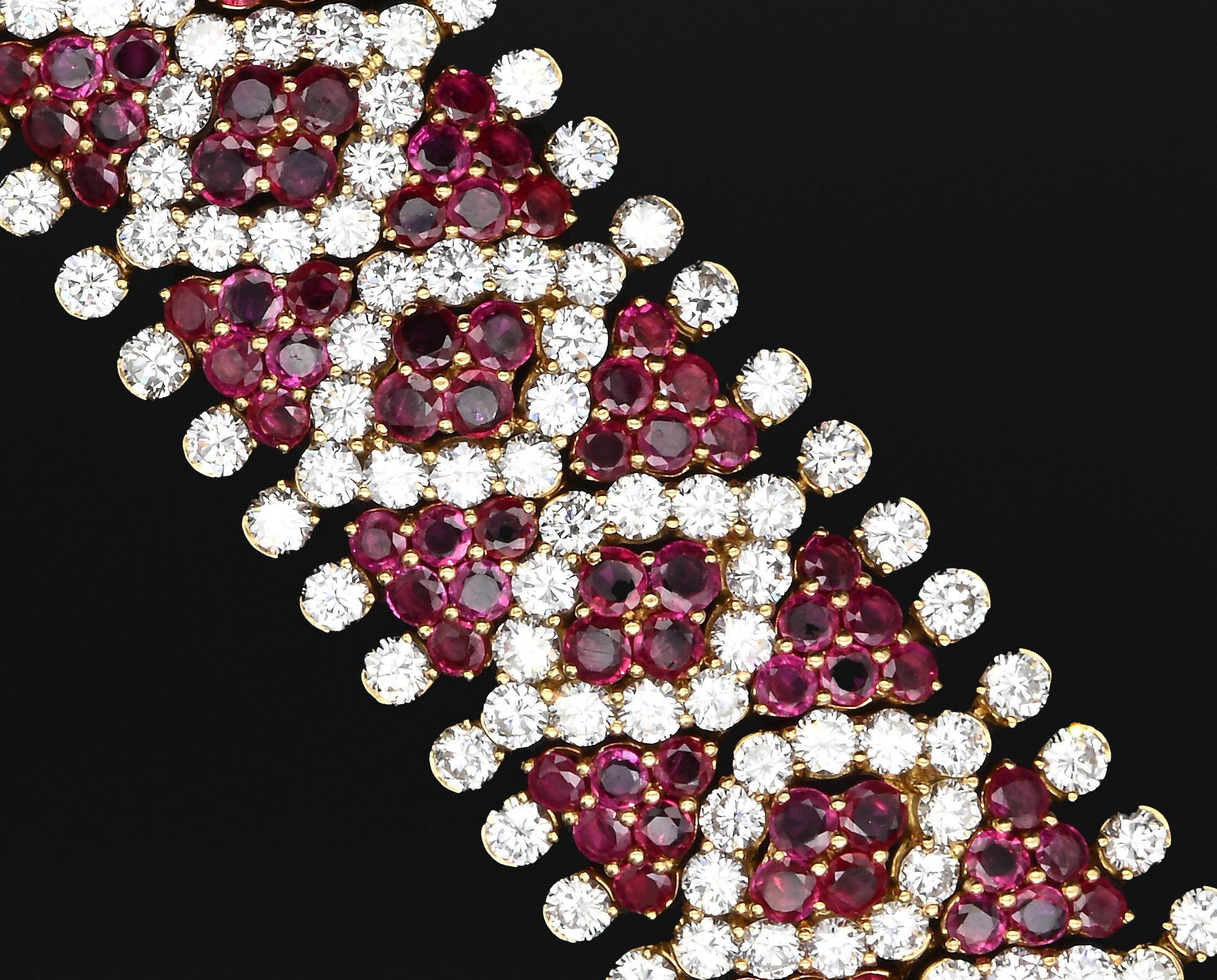 Importante Bracciale in Oro, Rubini e Brillanti