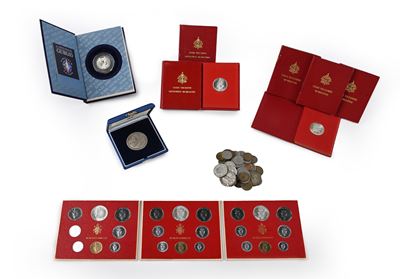 3 Serie Divisionali Anno XV 1977 Paolo Vi, 4 Confezioni 500 Lire Sede Vacante 1978, 3 Confezioni ...