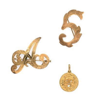 Gruppo di Spille e Pendente in Oro