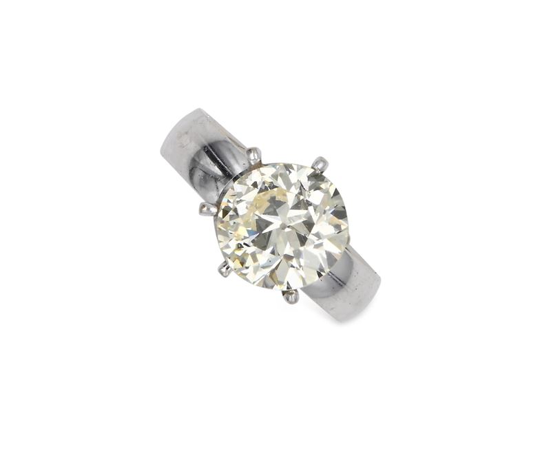 Anello in Oro e Brillante Solitario