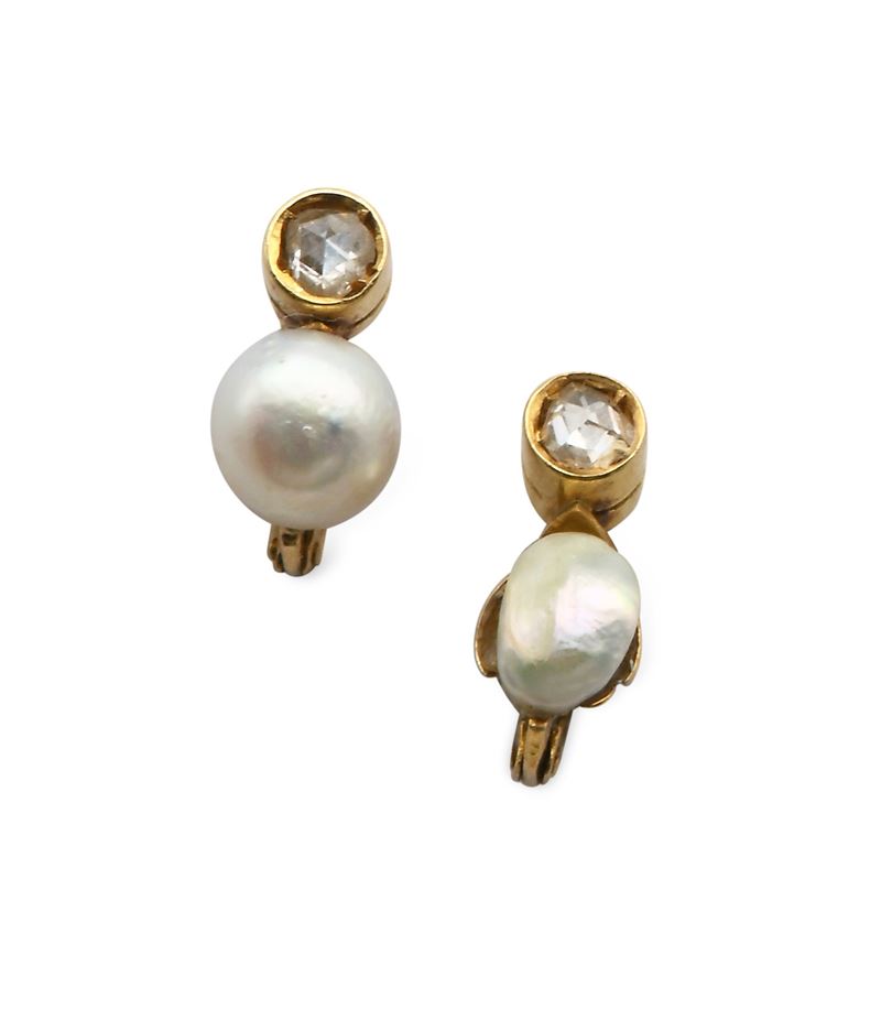 Coppia di Orecchini in Oro, Brillanti e Perle