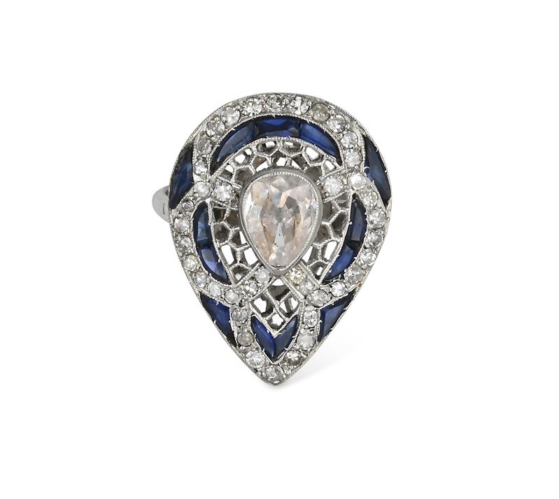 Anello Decò a Goccia in Platino, Diamanti e Zaffiri