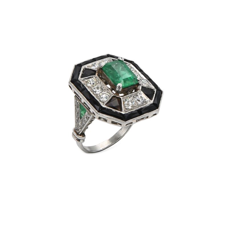 Anello in Platino, Smeraldi Onice e Brillanti