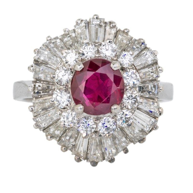 Anello Oro Bianco con Rubino e Brillanti