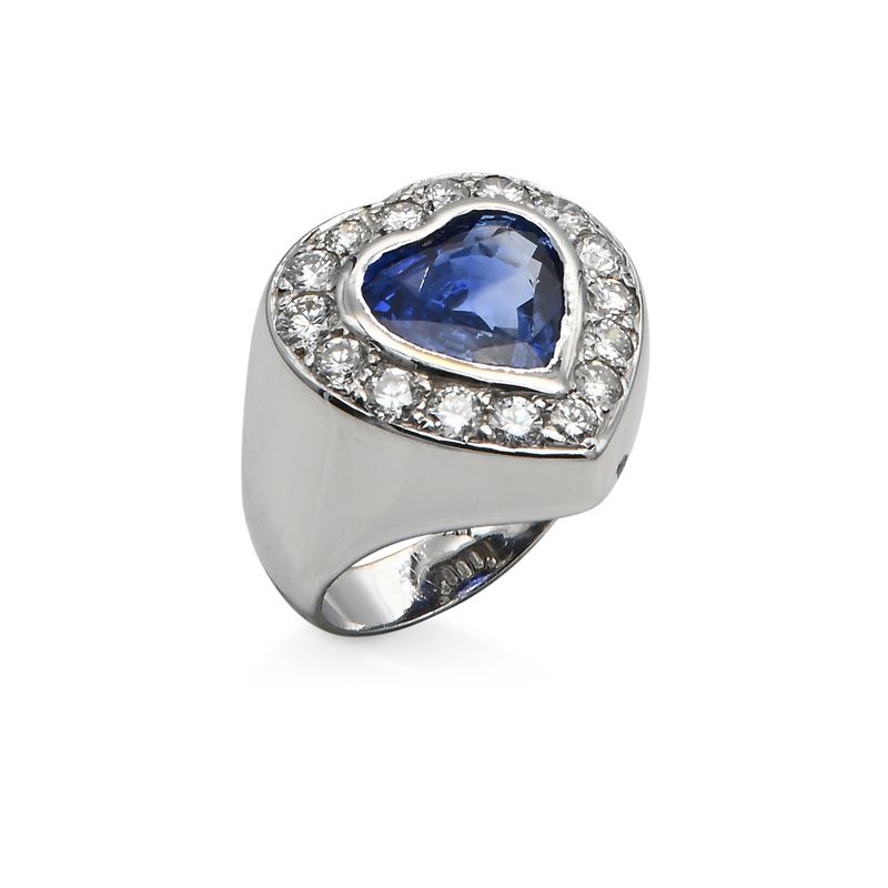Anello in Oro, Zaffiro a Cuore e Brillanti
