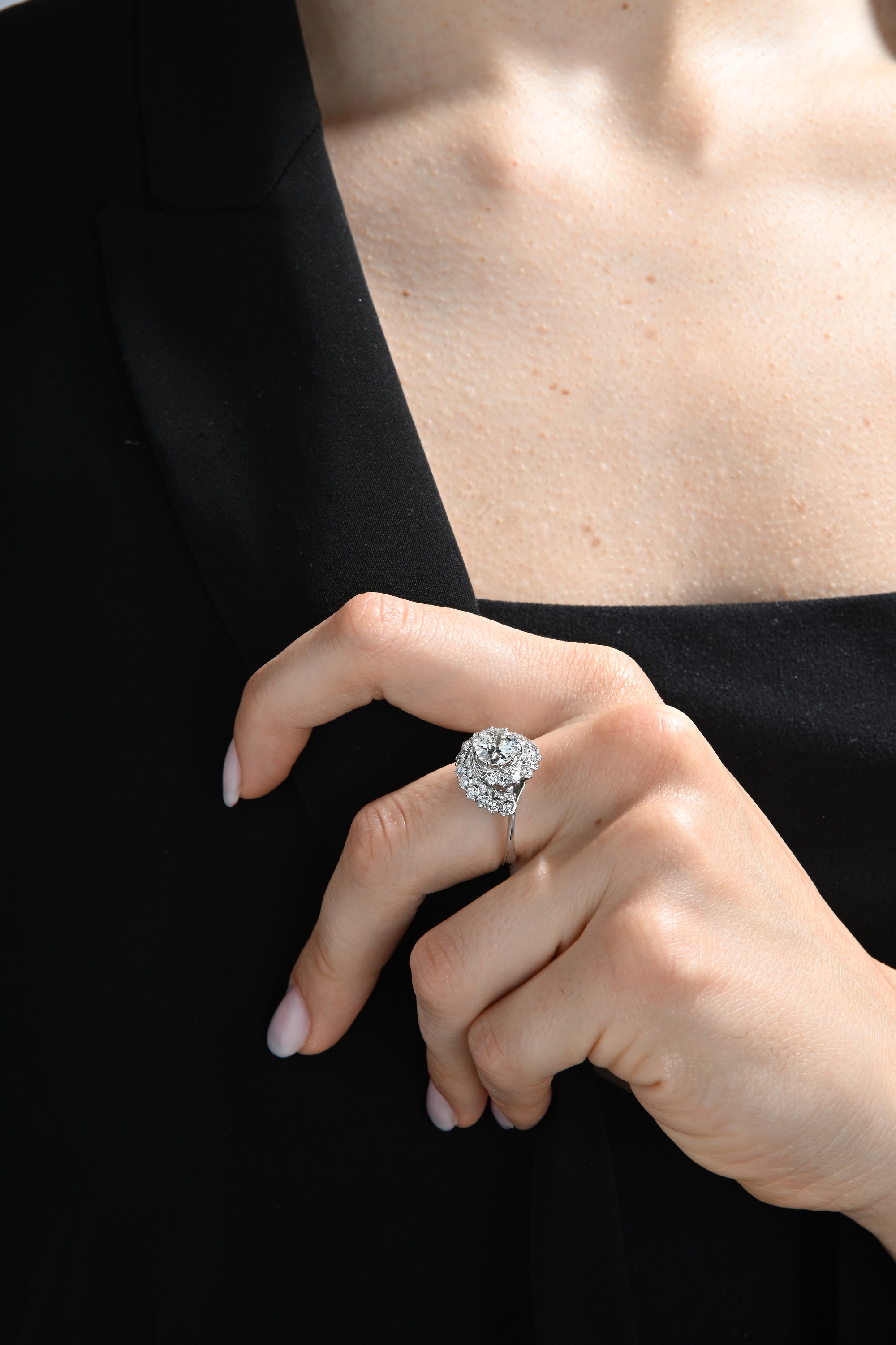 Anello in Oro, Brillante Solitario e Brillanti