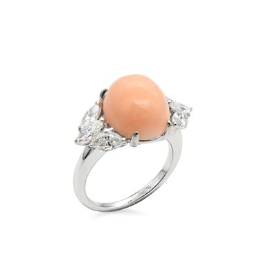 Anello in Oro, Corallo Pelle D'angelo e Diamanti in Taglio Navette