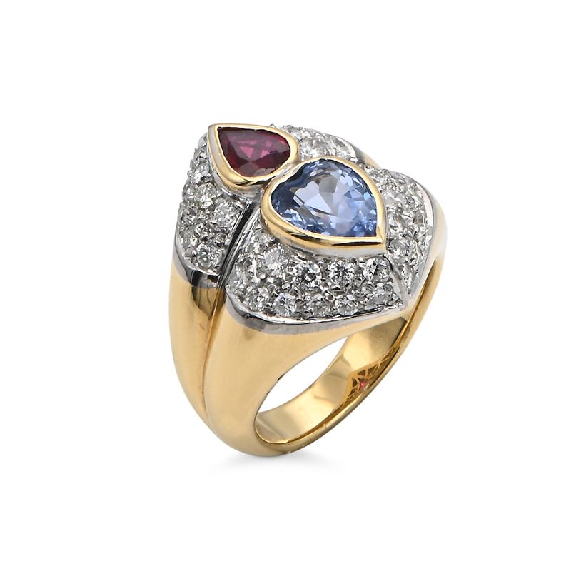 Anello in Oro, Zaffiro, Rubino e Brillanti.