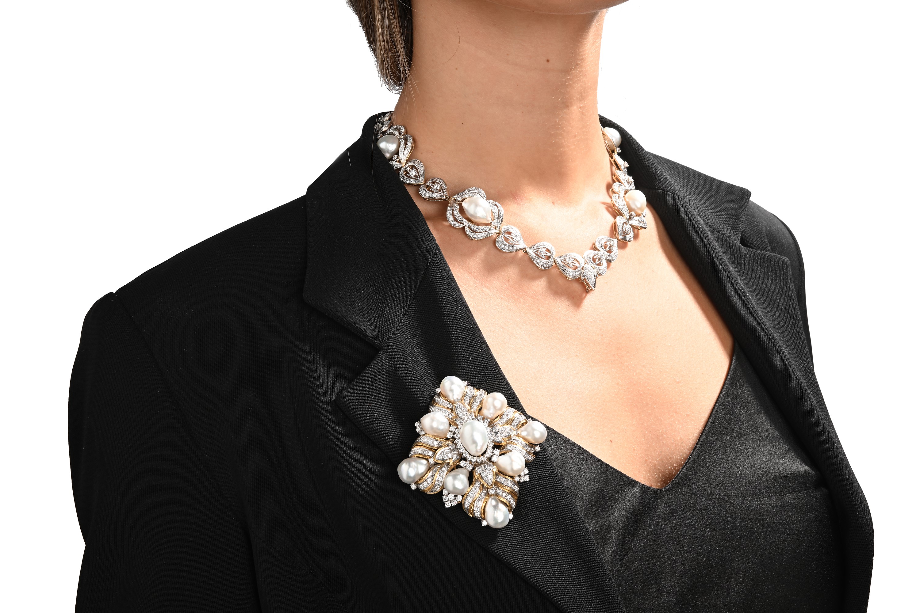 Collana con Pendente Spilla in Oro, Brillanti e Perle