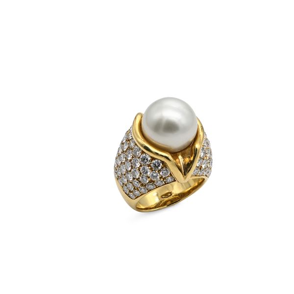 Anello in oro, perla South Sea e brillanti