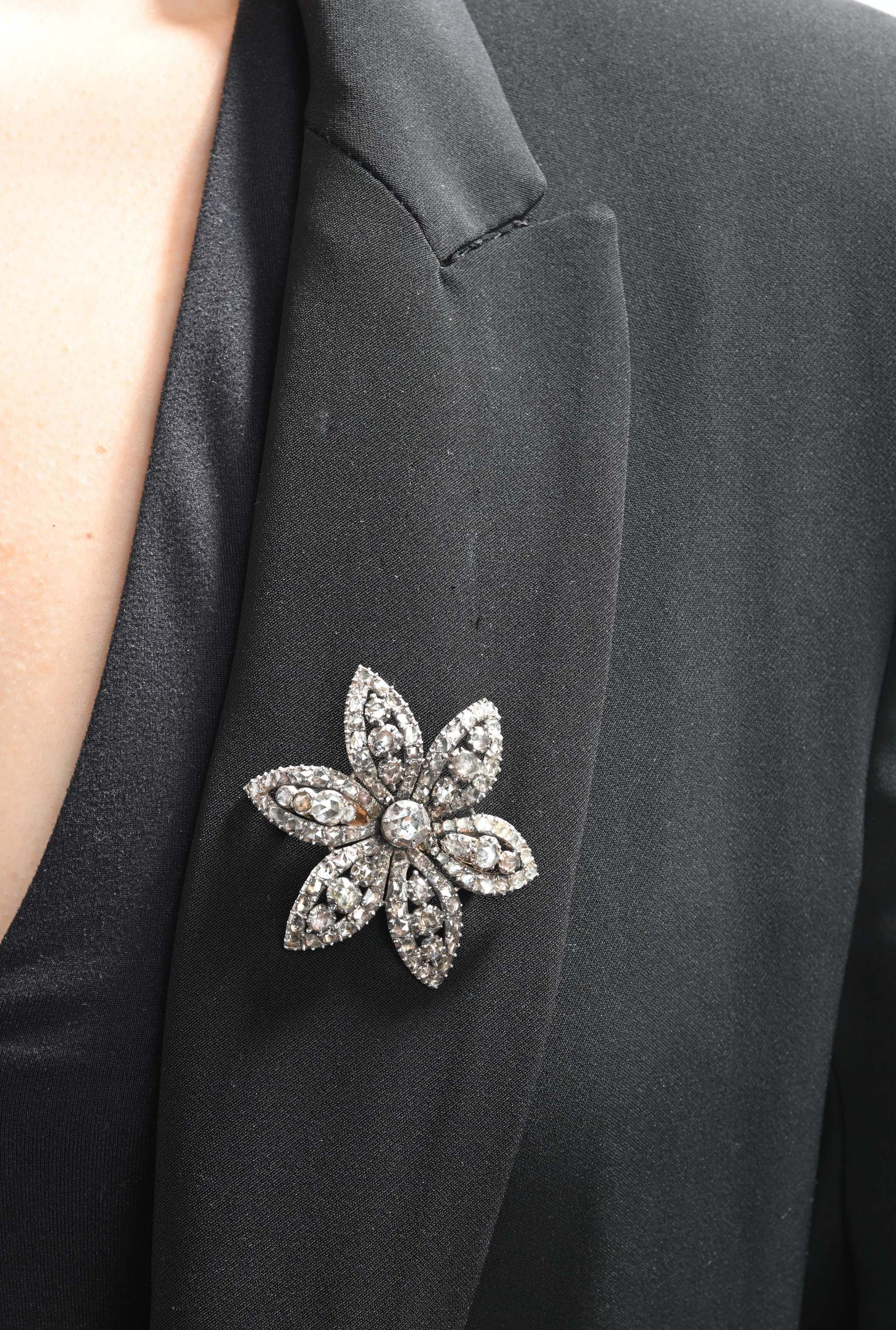 Spilla Antica a Fiore in Oro, Argento e Diamanti